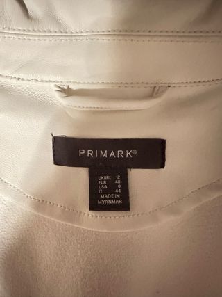 Chaqueta blanca con flecos