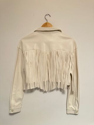Chaqueta blanca con flecos