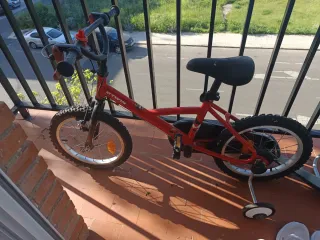 Bicicleta infantil roja BTWIN