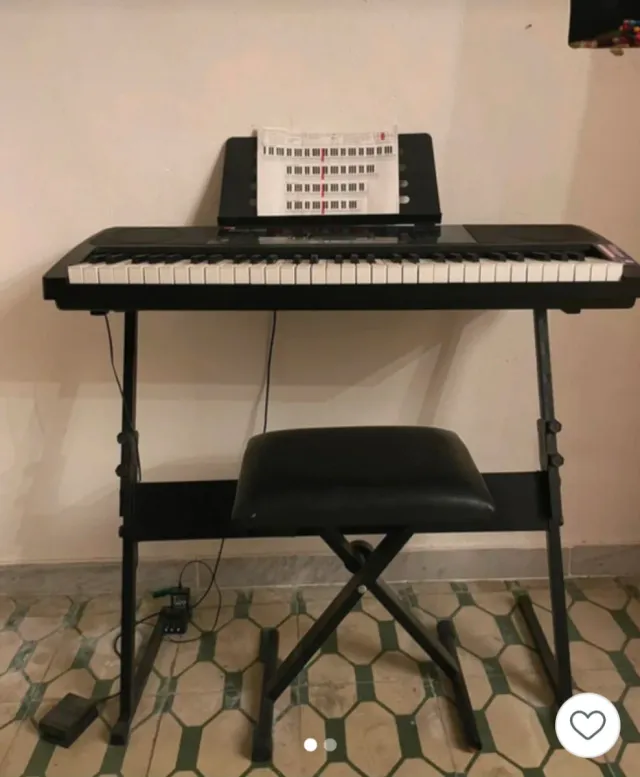Pianola con supporto e sgabello