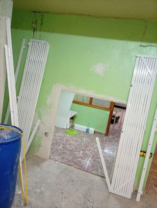 Rejas de seguridad metálicas blancas