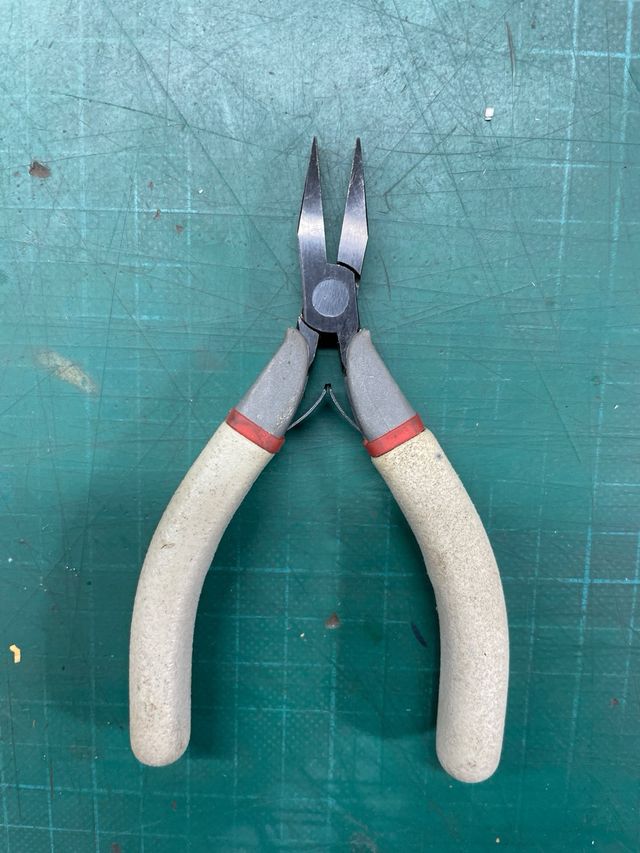 Alicate de montaje Facom