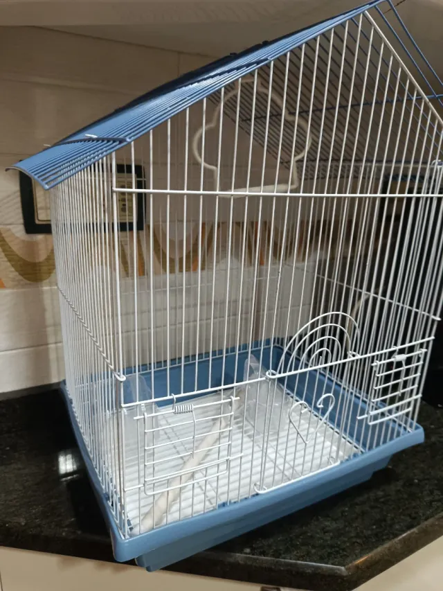 Jaula para pájaros con accesorios