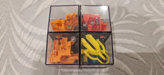 Cubo Rubik con laberintos de colores