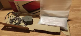 Nintendo DS Lite en su caja