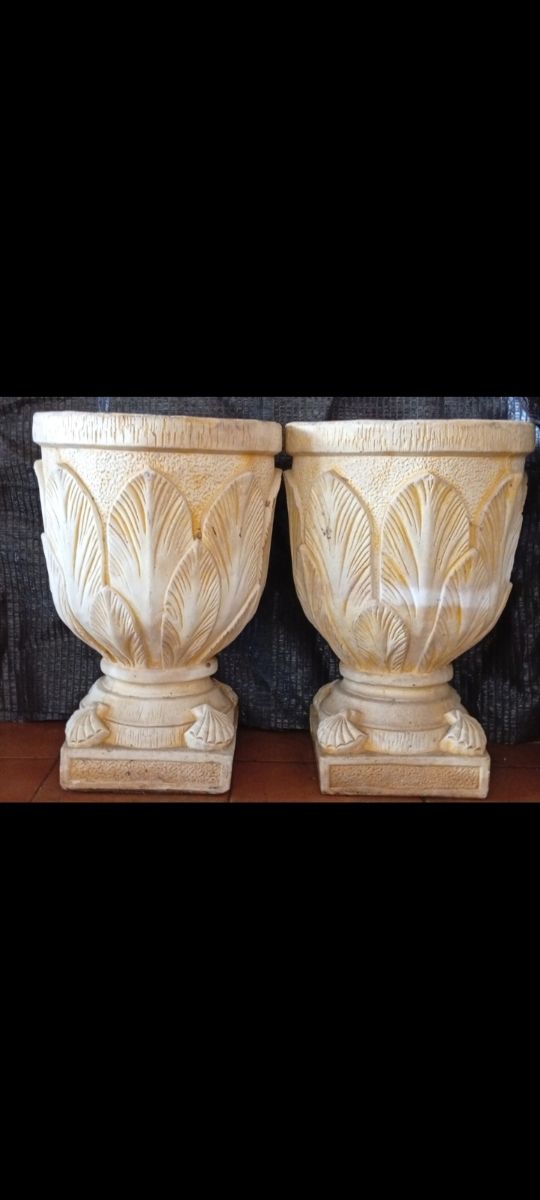 Macetas de piedra beige