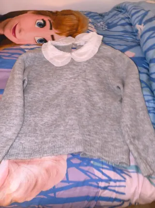 Jersey Primark Gris con Cuello Blanco