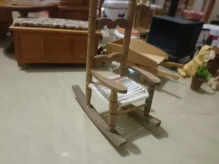 Mobili per casa delle bambole di campagna