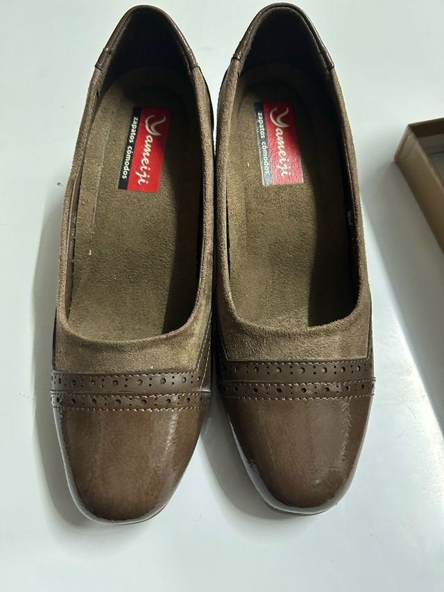 Zapatos Yameiji ante y charol marrones sin estrena