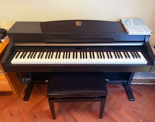 Yamaha Clavinova CLP-330