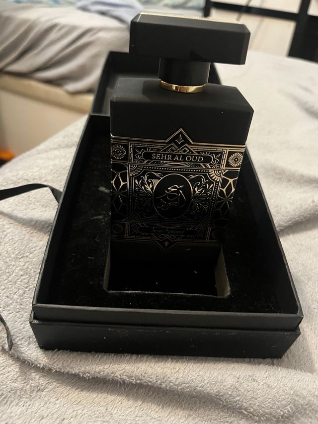 Jean Antoine Sehr Al Oud Perfume Negro y Dorado