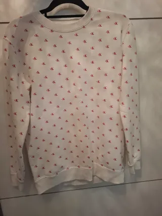 Sudadera Calvin Klein blanca con logos mini en roj