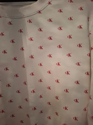 Sudadera Calvin Klein blanca con logos mini en roj