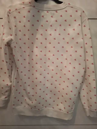 Sudadera Calvin Klein blanca con logos mini en roj