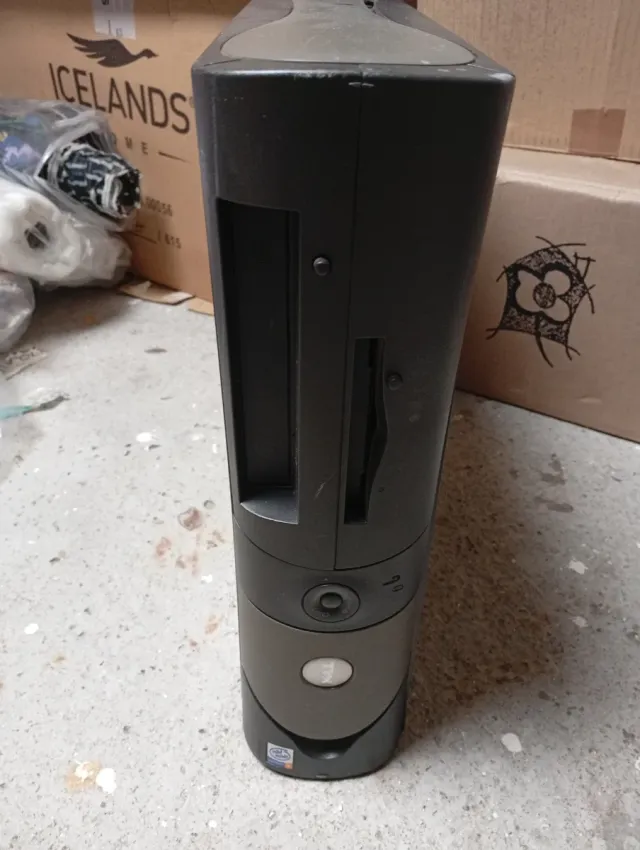 Monitor LG y ordenador de sobremesa