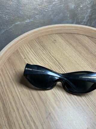 Gafas de sol Prada negras y grises
