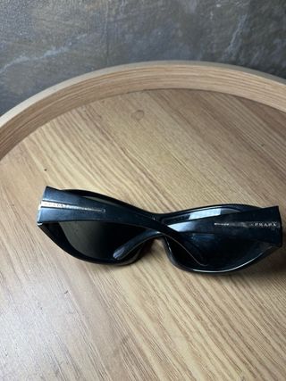 Gafas de sol Prada negras y grises