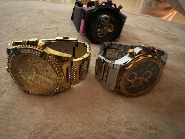 Relojes Guess Dorados y Plateados