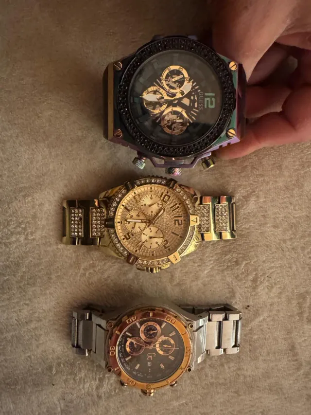 Relojes Guess Dorados y Plateados