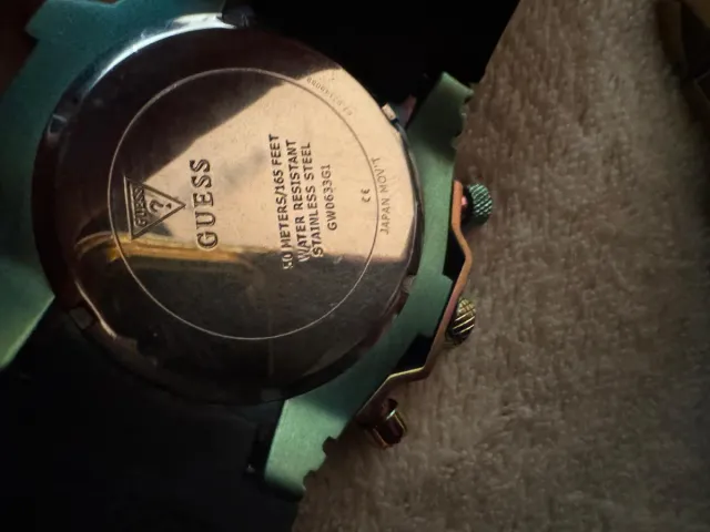 Relojes Guess Dorados y Plateados