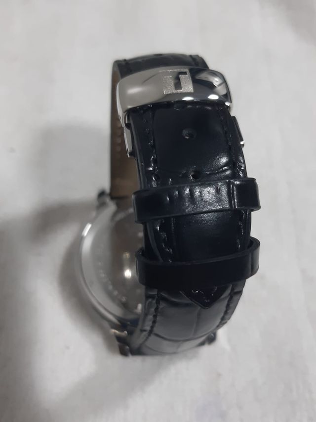 Reloj Tissot Negro y Plateado