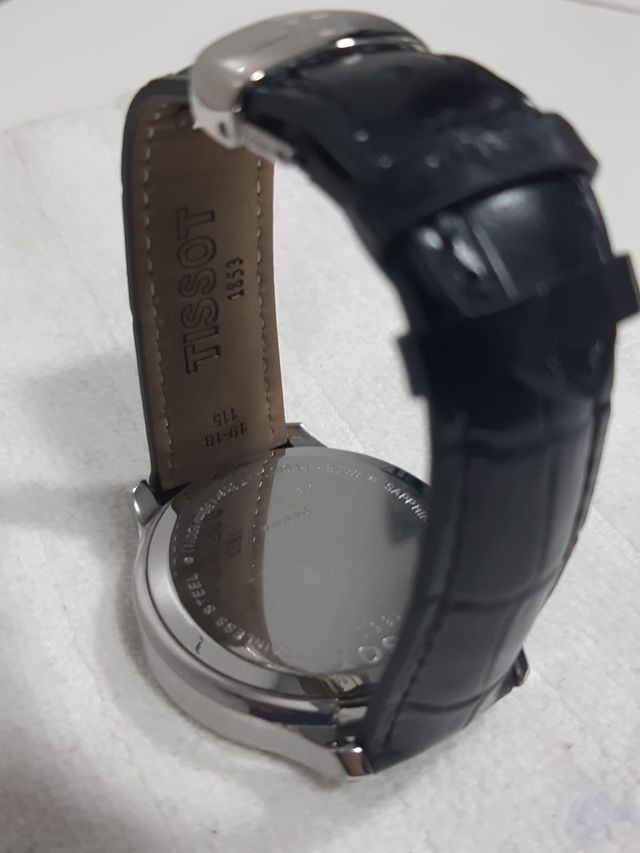 Reloj Tissot Negro y Plateado