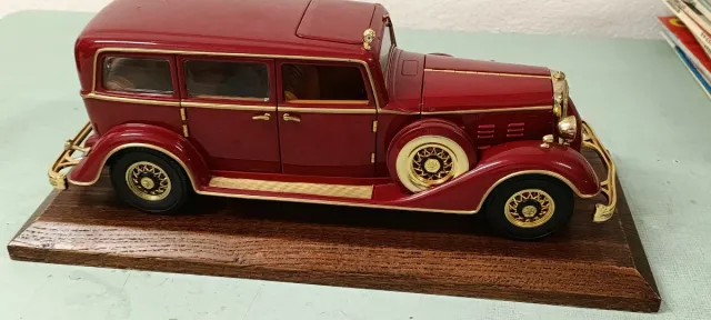 COCHE EXPOSICIÓN - CADILLAC DELUXE TUDOR (1932)