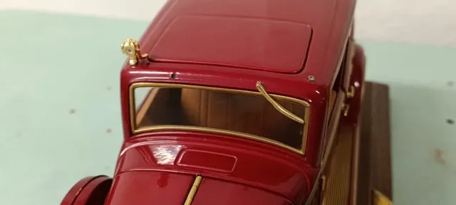 COCHE EXPOSICIÓN - CADILLAC DELUXE TUDOR (1932)