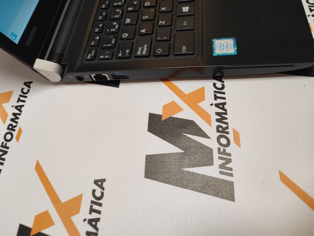 Portátil Toshiba i7 16GB RAM SSD