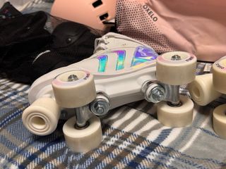 Pack Patines Talla 37 + Casco + Rodilleras