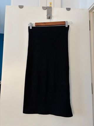 Falda larga negra acanalada