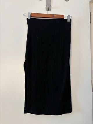 Falda larga negra acanalada