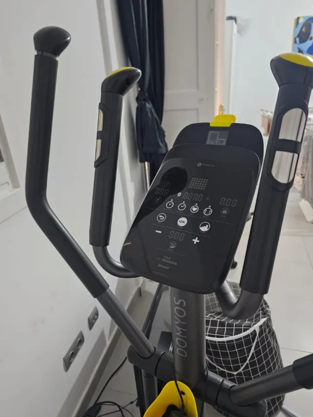 Bicicleta Elíptica Negra y Amarilla