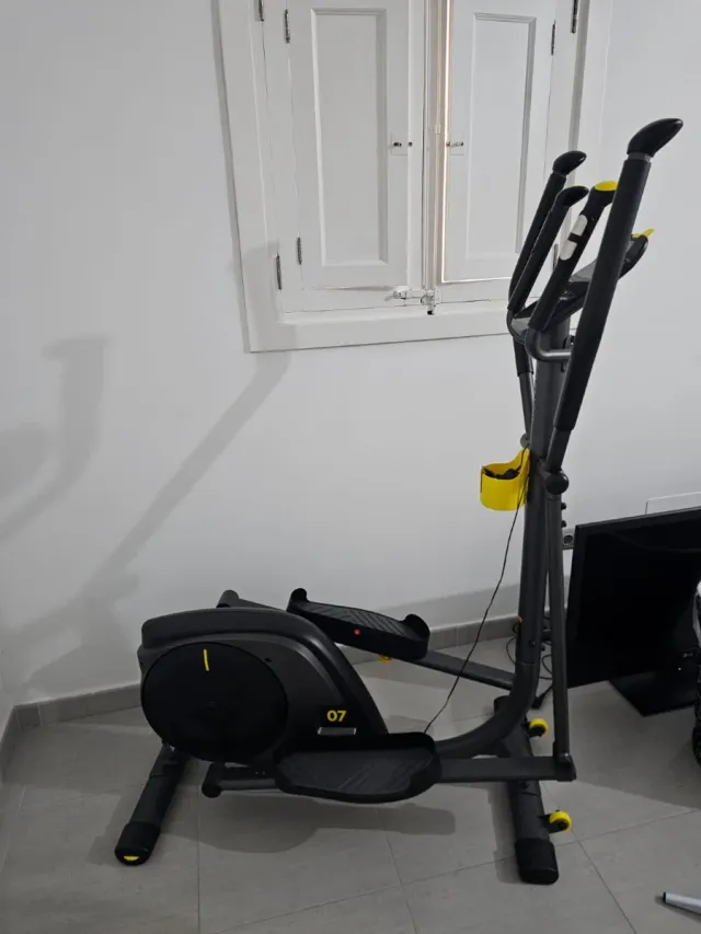 Bicicleta Elíptica Negra y Amarilla