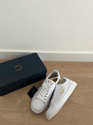 Tenis Fred Perry Blancos y Dorados