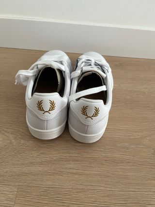 Tenis Fred Perry Blancos y Dorados