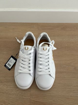 Tenis Fred Perry Blancos y Dorados
