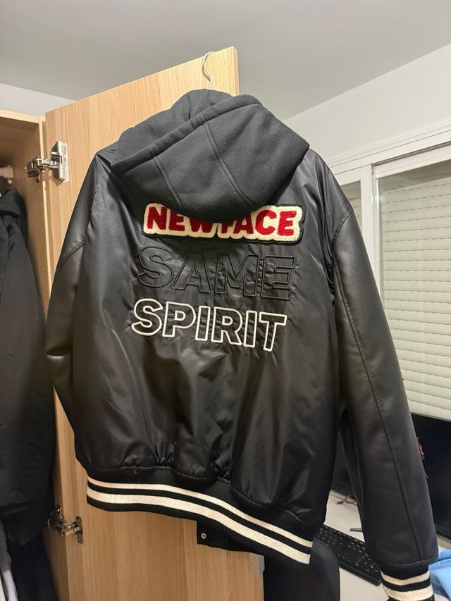 Giacchetta Nera e Rossa con Cappuccio