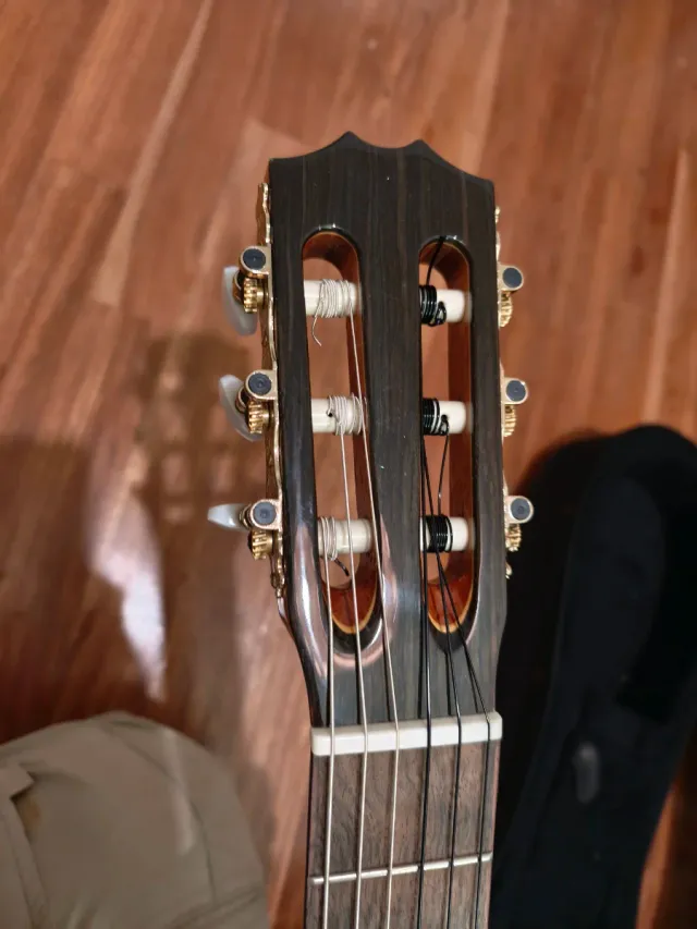 Chitarra spagnola Tatay con amplificazione