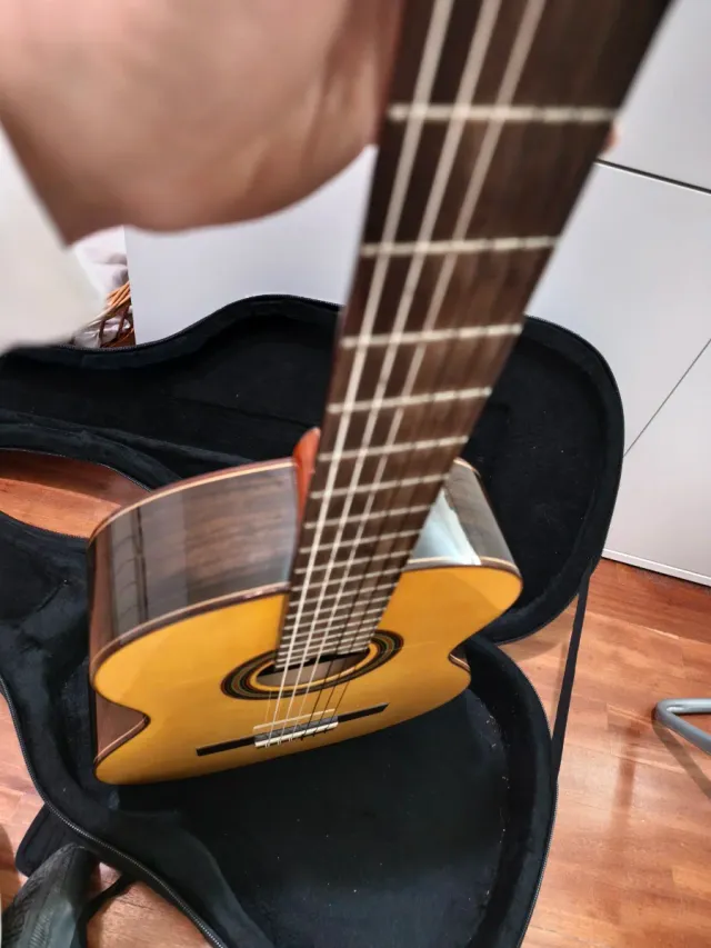 Chitarra spagnola Tatay con amplificazione