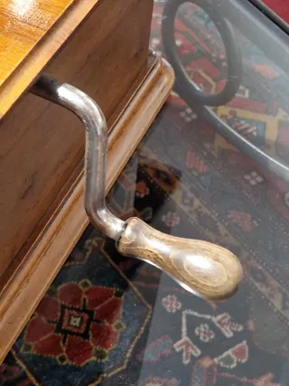 Gramófono antiguo años 30 cabezal ODEON. Funciona