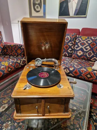 Gramófono antiguo años 30 cabezal ODEON. Funciona