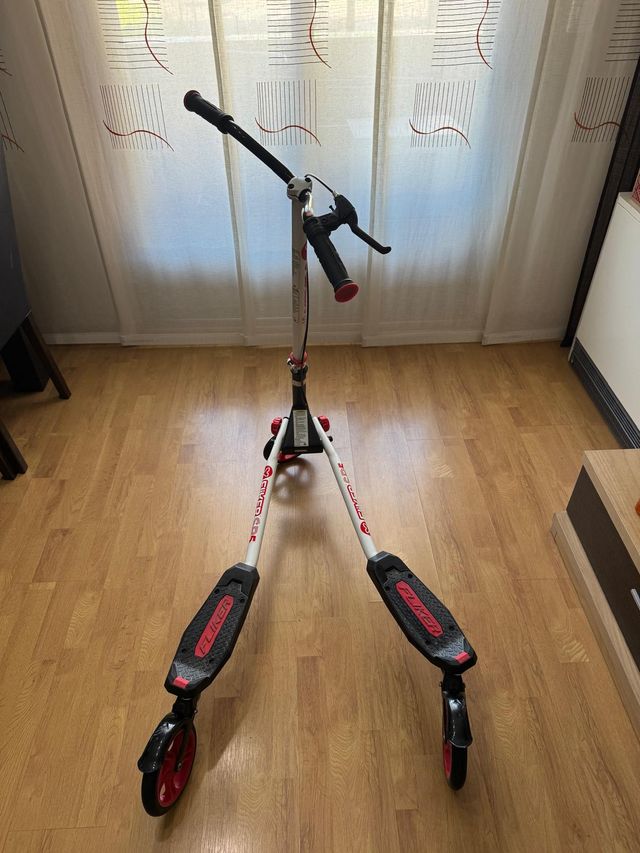 Patinete Fíker blanco y negro