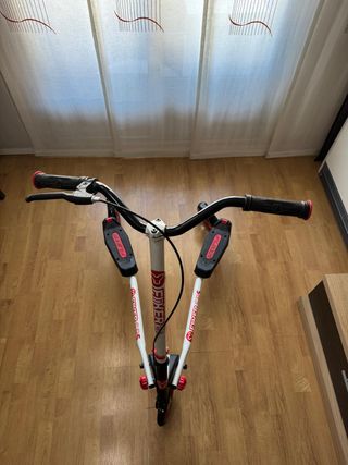 Patinete Fíker blanco y negro