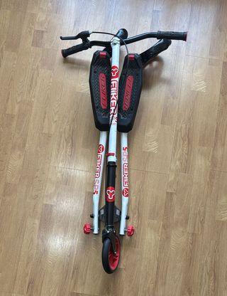 Patinete Fíker blanco y negro