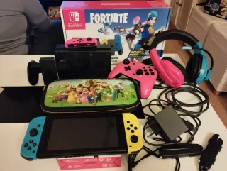 Nintendo Switch + Accessori Fortnite