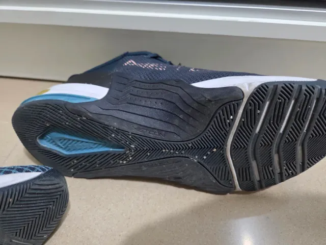 Nike Metcon 8 Azul y Dorado