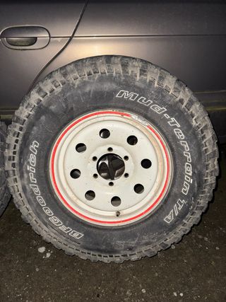 4 Llantas y neumáticos Nissan Patrol