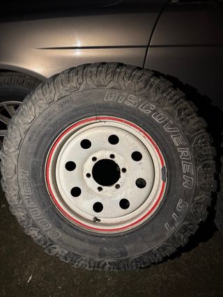 4 Llantas y neumáticos Nissan Patrol