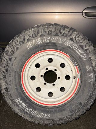 4 Llantas y neumáticos Nissan Patrol